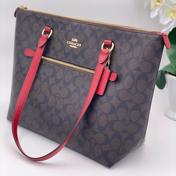 Coach Signature Gallery Tote - Picture 3 of 15